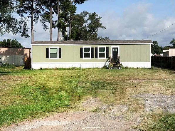 32 W 4th St, Wells, TX 75976
