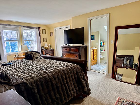 3rd image of 740 Belmont St #2