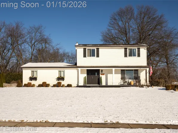 8680 Harbortowne Dr, Clarkston, MI 48348