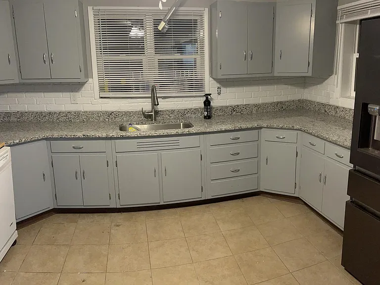302 Main St — Photo 3