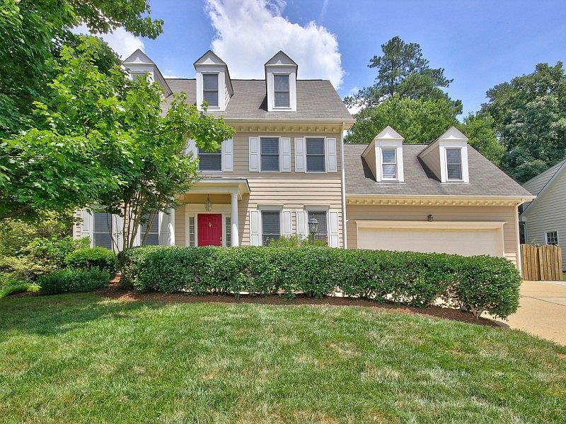 313 Nantucket Dr, Cary