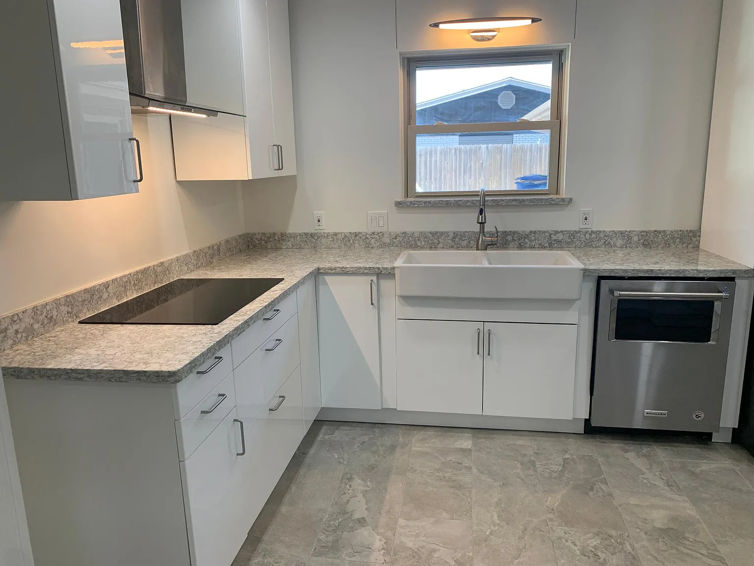 3 bed, 1855 sqft, $2,300 — Photo 4