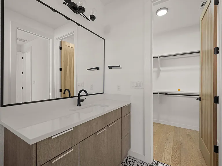 910 Nalide St #B — Photo 31