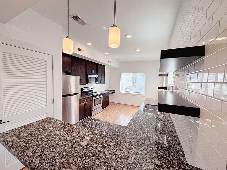 1104 Perry St #B — Photo 5
