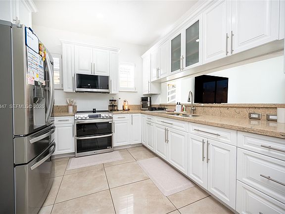 5th image of 1046 NE 17th Ter