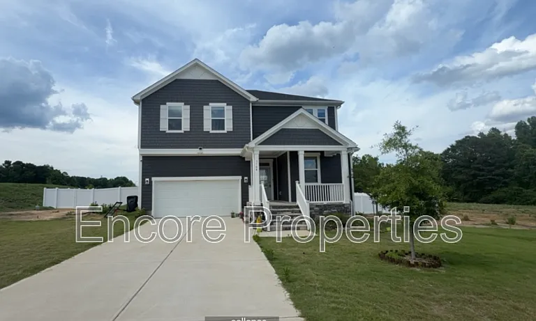 7704 Chestnut Creek Ct — Photo 1