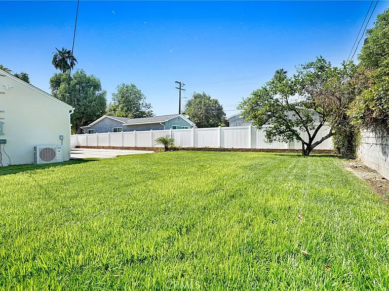 6722 Katherine Ave — Photo 24