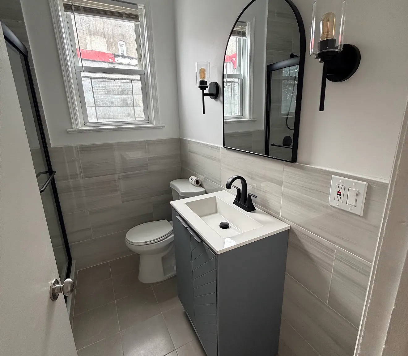 4 bed, $2,395 — Photo 1