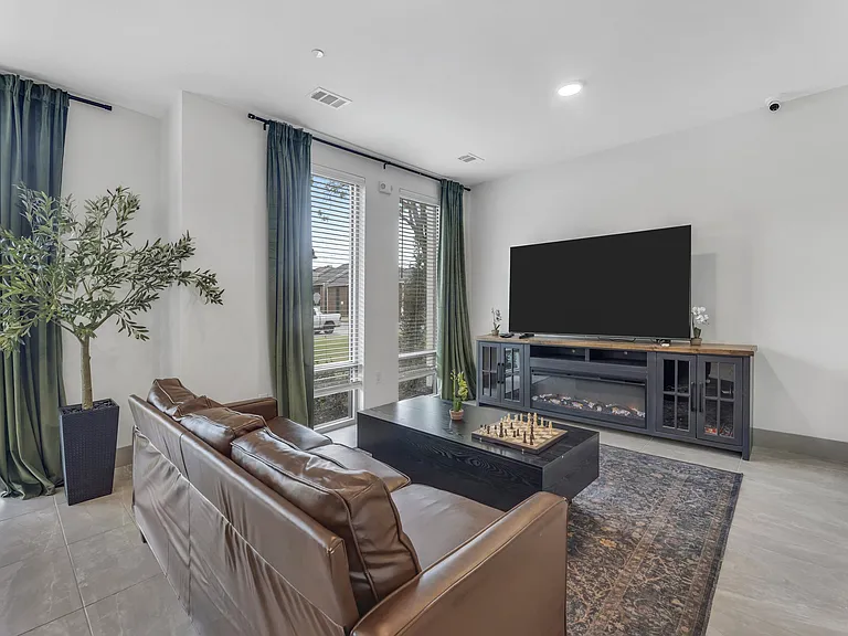 Bluffview Apartments — Photo 13