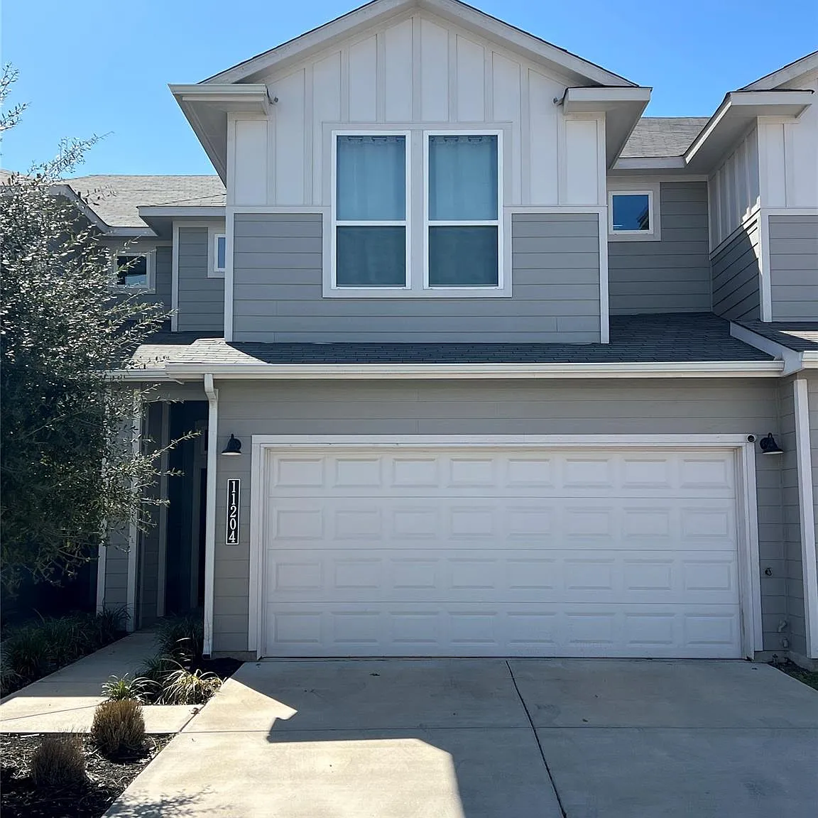 3 bed, 2.5 bath, 1795 sqft, $3,000 — Photo 1