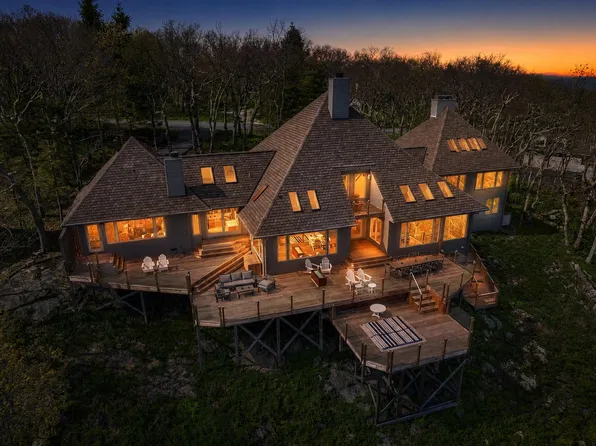 880 Devils Knob Loop, Wintergreen, VA 22967