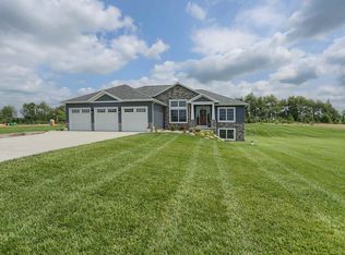 584 E Riviera Dr, Warsaw, IN 46580