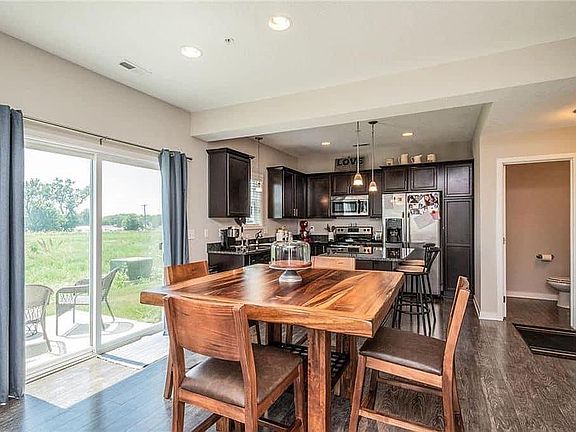 4th image of 3508 SE Meadow Dr