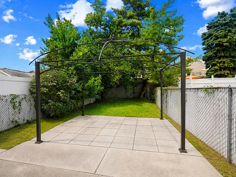 731 Humboldt St — Photo 22