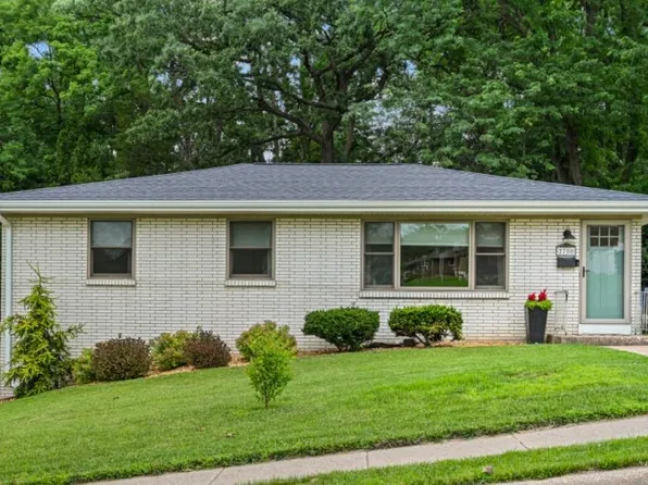 2750 N Grandview Ave, Dubuque, IA 52001