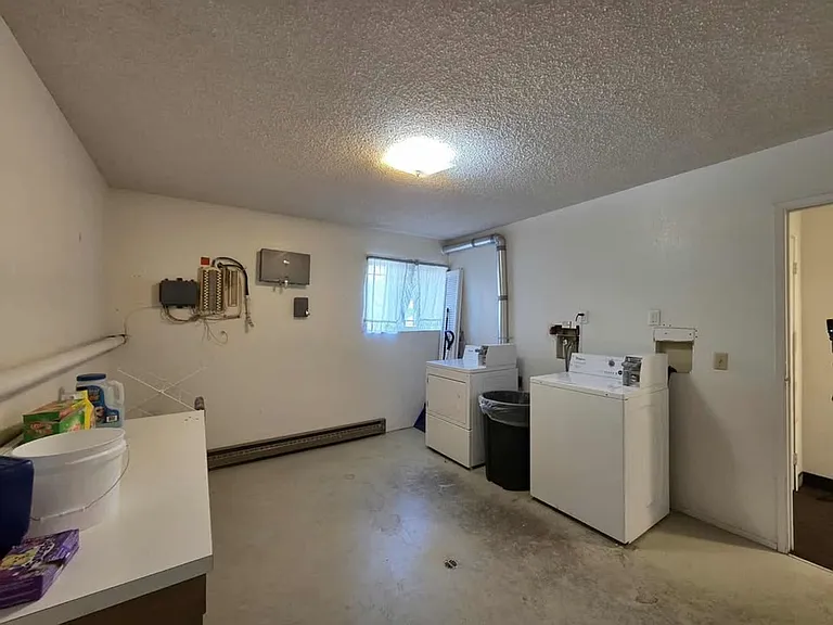 939 N Baker Ave — Photo 16