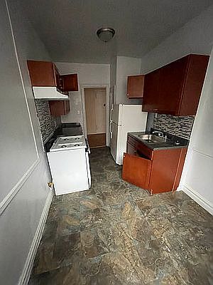 2nd image of 758 Brady Ave #5