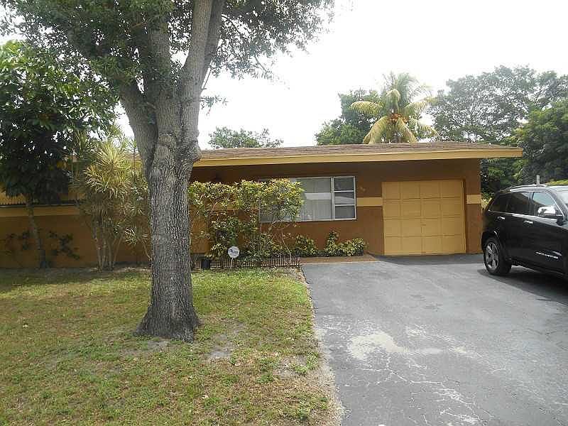 1st image of 740 NW 38th Ave