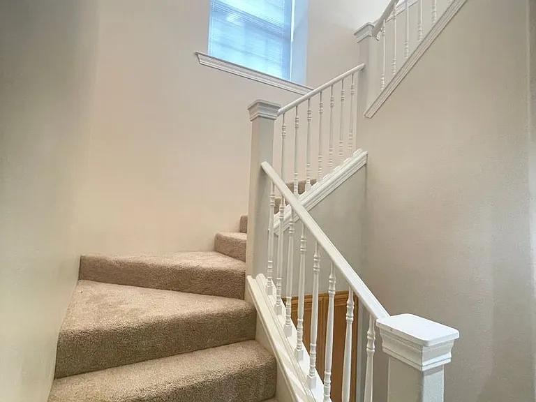 2 Bedroom, 2 Bathroom Townhouse with Attached Garage and Washer/Dryer Hookups! — Photo 17