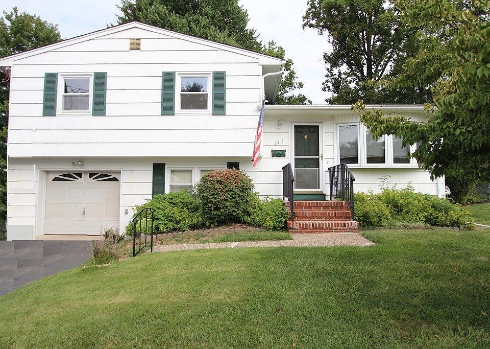 1st image of 105 E Elmwood Dr