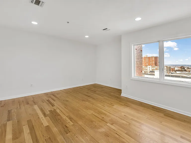 605 New York Ave #604 — Photo 5