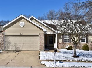 863 Spring Crest Dr, Fenton, MO 63026