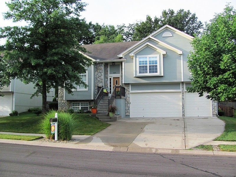 1st image of 528 NE Hans Dr