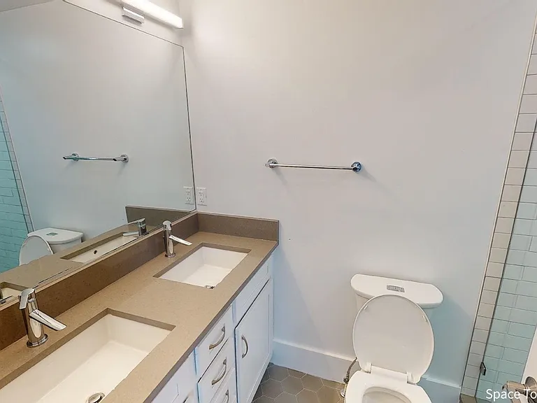 917 Sheridan St NW #403 — Photo 2