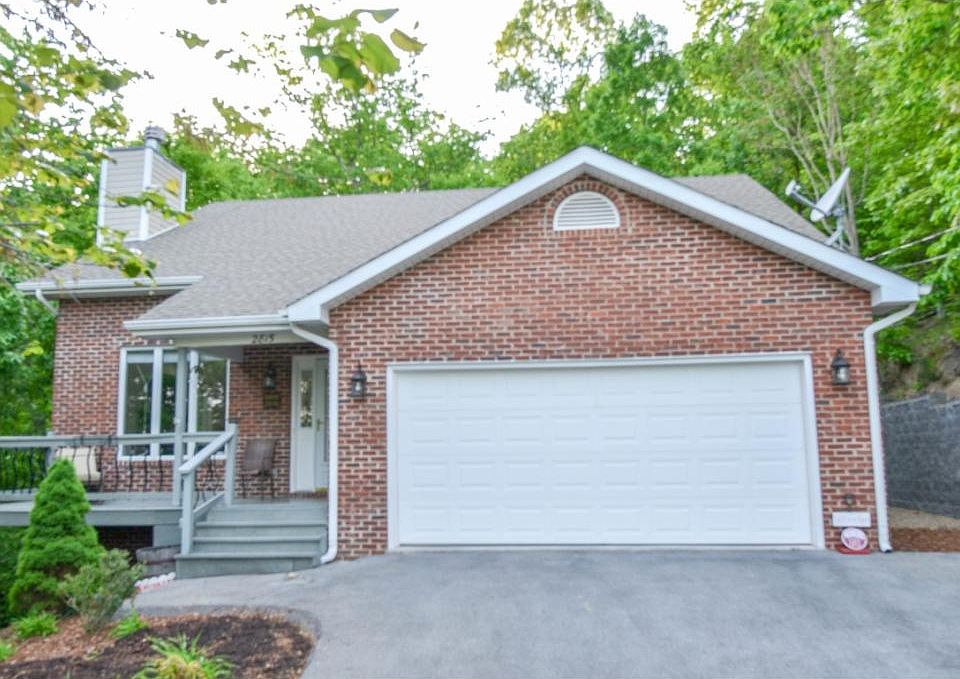 1st image of 2815 Oakcliff Ct