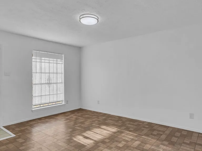 6490 Tumbling Creek Trl — Photo 4