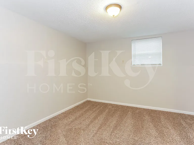 917 Montclair Dr — Photo 14