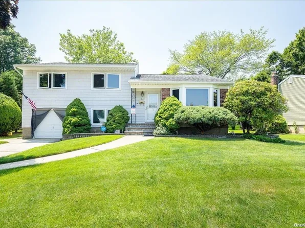 94 Cedar Drive, Farmingdale, NY 11735