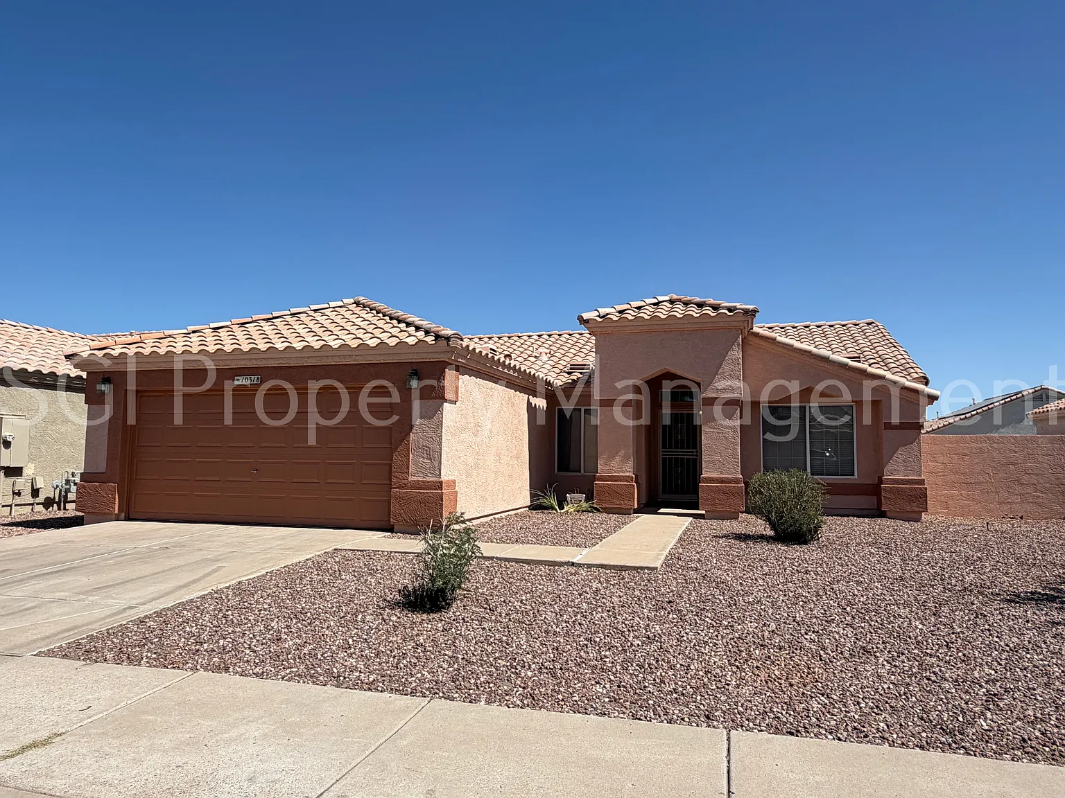 3 Bedroom Glendale Home — Photo 1