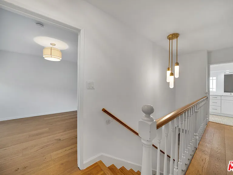 1758 Clear View Dr — Photo 18