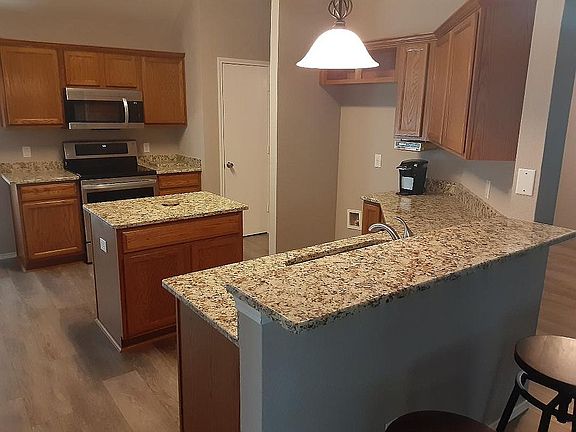4th image of 119 Clover Leaf Ln