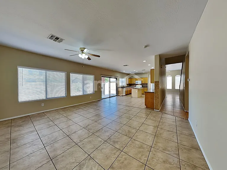 5202 W Sunland Ave — Photo 5