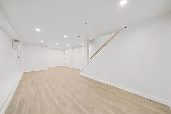 Rented by Vector New York, LLC | media 7