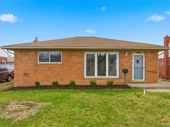 15225 Common Rd, Roseville, MI 48066