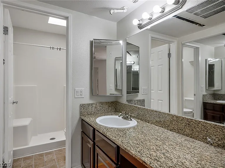 5170 S Jones Blvd #206 — Photo 12