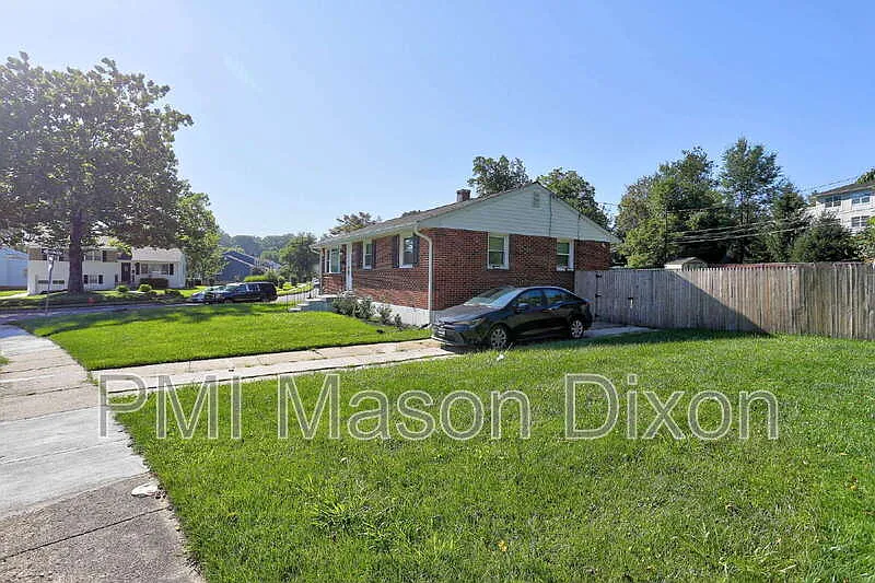 3 bed, 2.0 bath, 2080 sqft, $3,050 — Photo 4