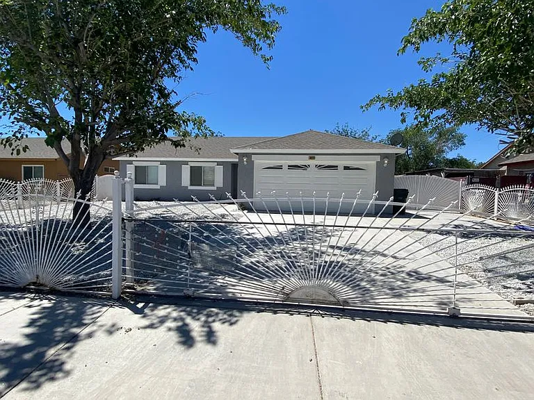10231 Lawson Ave — Photo 1