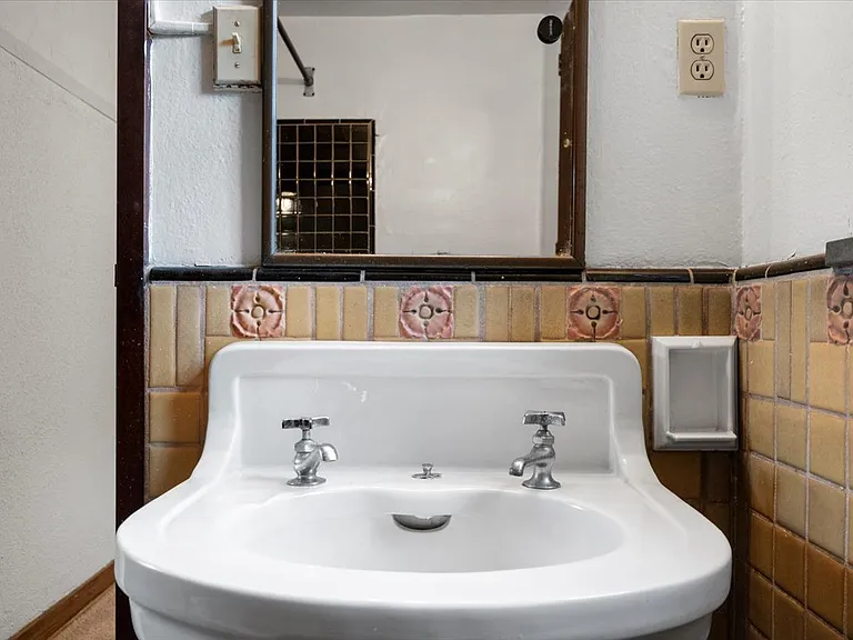 342 S Highland Ave #11B — Photo 27