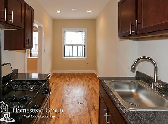 4th image of 2244 W Wilson Ave #20eighth