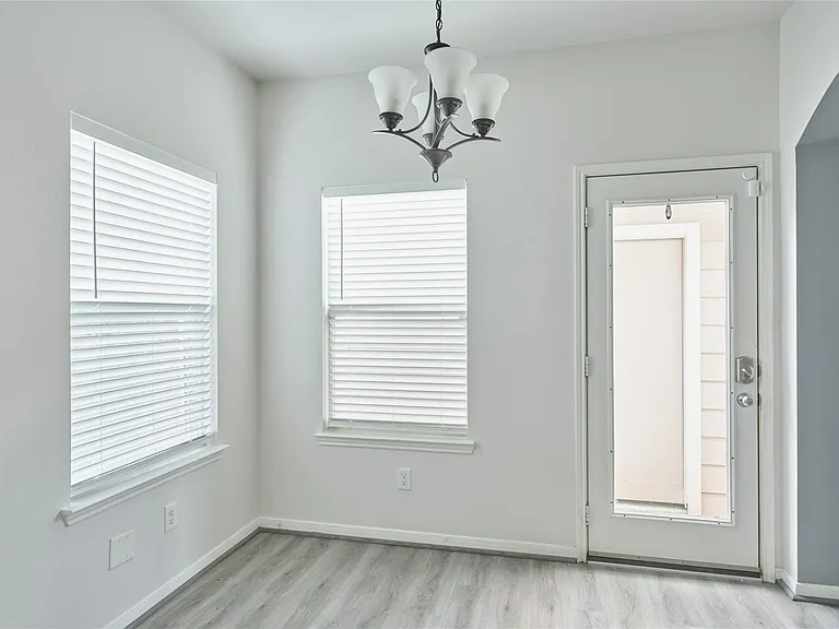 21718 Grassy Hill Ln — Photo 31