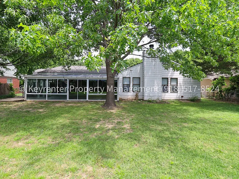 1426 E 32nd Pl — Photo 8