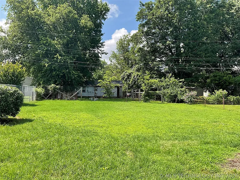 5720 E 3rd St S — Photo 15