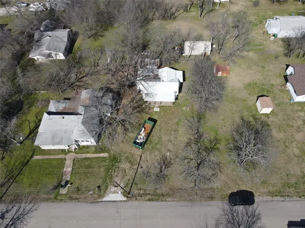 223 E 2nd St, Ferris, TX 75125