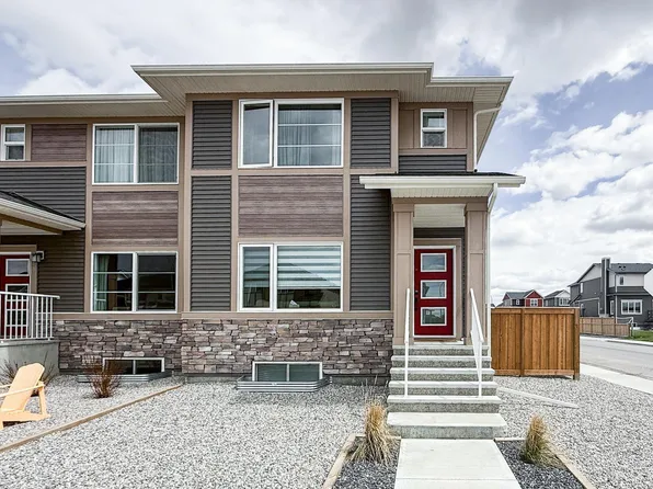 37 Emberside Line, Cochrane, AB T4C 2L8