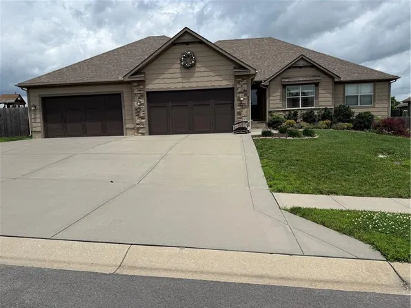 9300 SW Tsunami Ct, Blue Springs, MO 64064