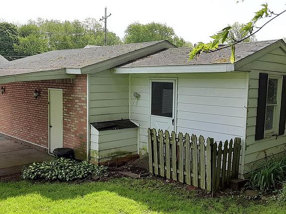 3rd image of 2834 Davison Ave